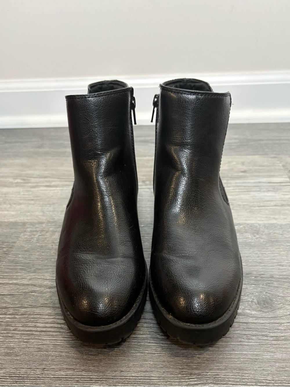 Baretraps Daytona Lug Sole Black Ankle Boots. Women Size 7